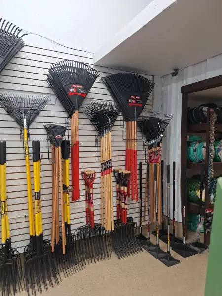 Garden Rakes Pitchforks & Irrigation Hoses